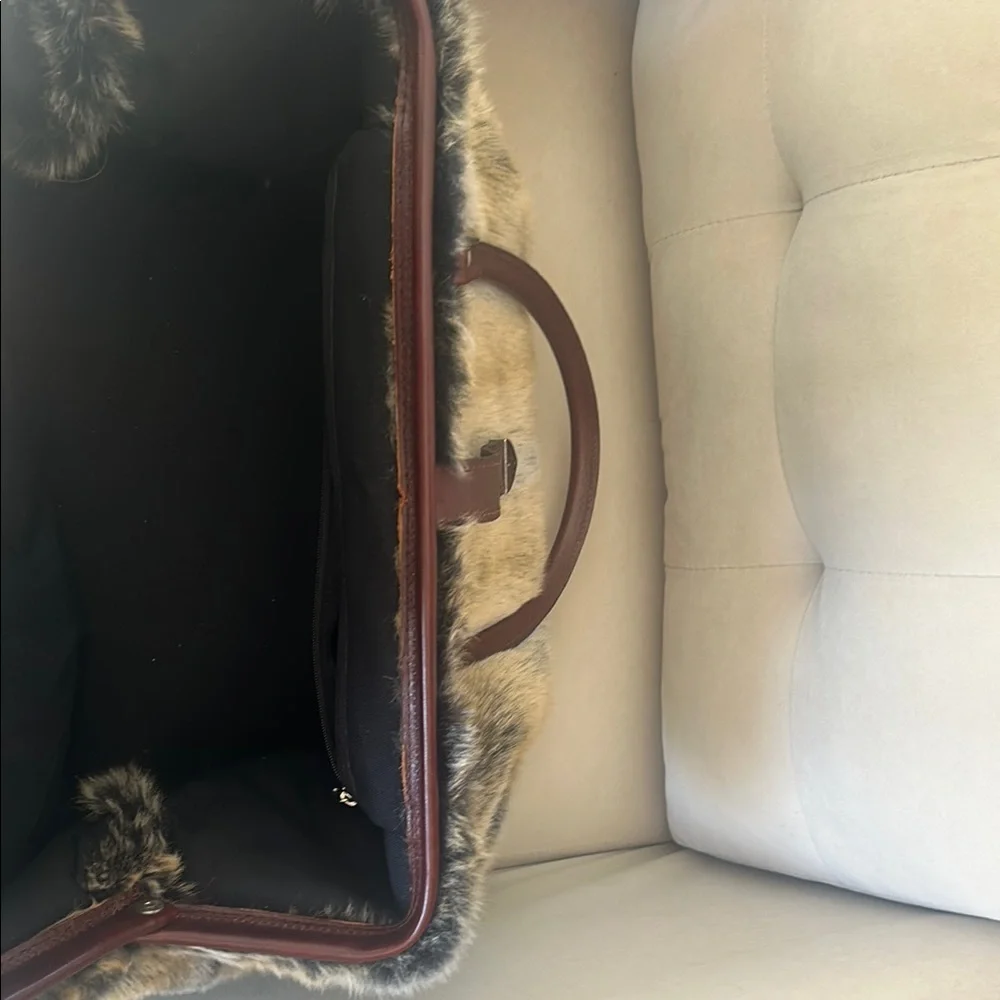Luxurious Faux Fur Handbag with Brown Accents - Picture 5 of 9
